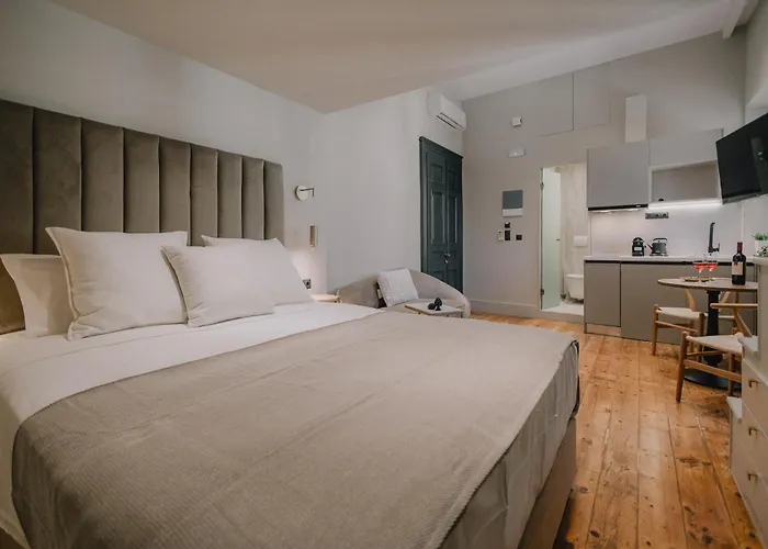 Sanrocco Suites -Corfu Town Luxury Apartments